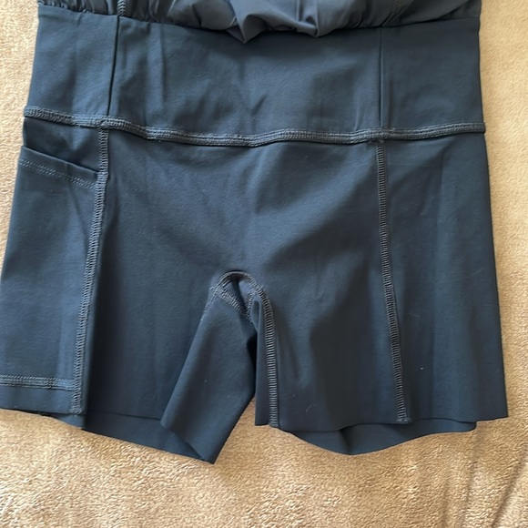 NWT Spanx Small The Get Moving Pleated Skort, black, built in shorts with pocket - Picture 4 of 6